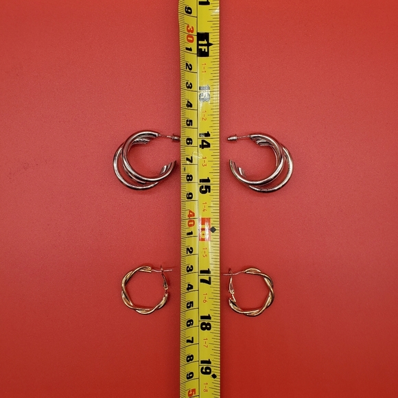 ⭐2 Pairs of Hoop Earrings - Picture 7 of 16